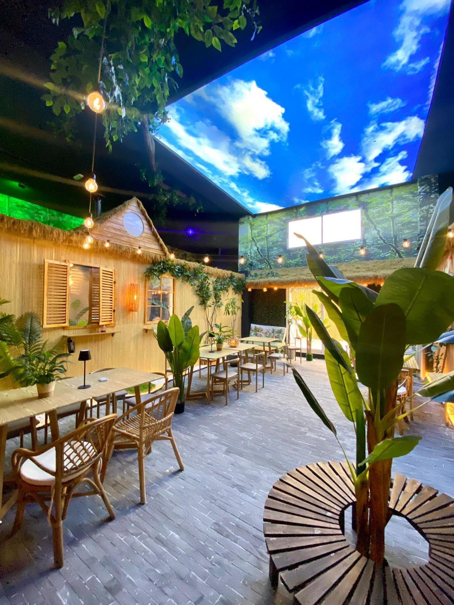 The Pod Suite Hostel Village Valencia Bagian luar foto