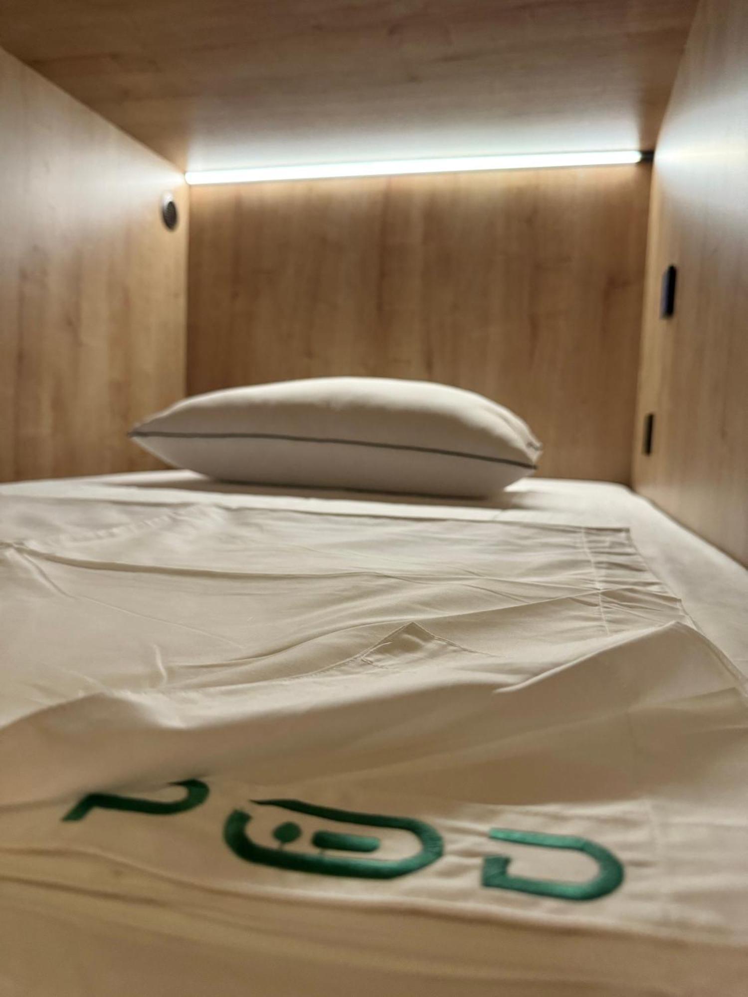 The Pod Suite Hostel Village Valencia Bagian luar foto