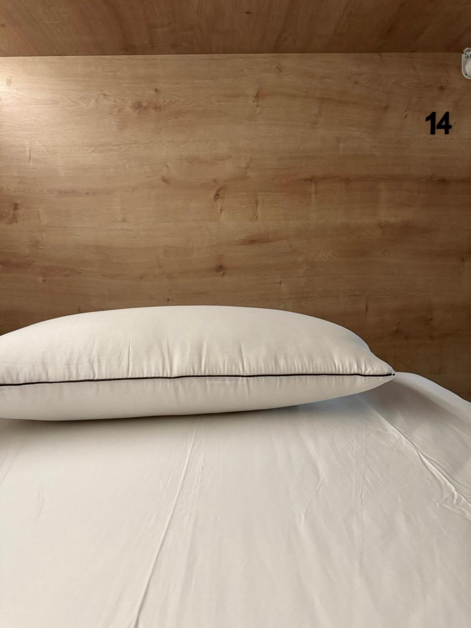 The Pod Suite Hostel Village Valencia Bagian luar foto