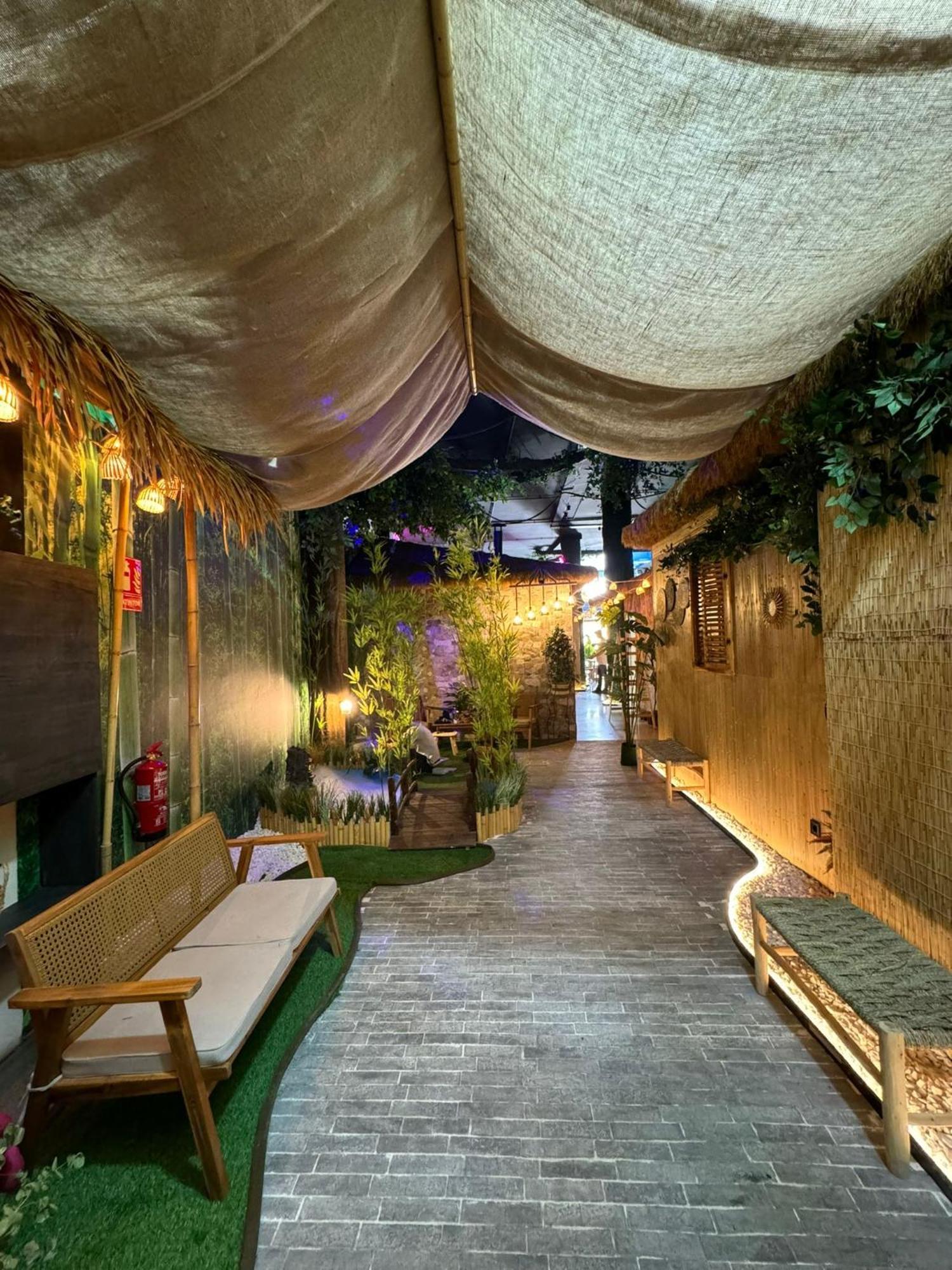 The Pod Suite Hostel Village Valencia Bagian luar foto