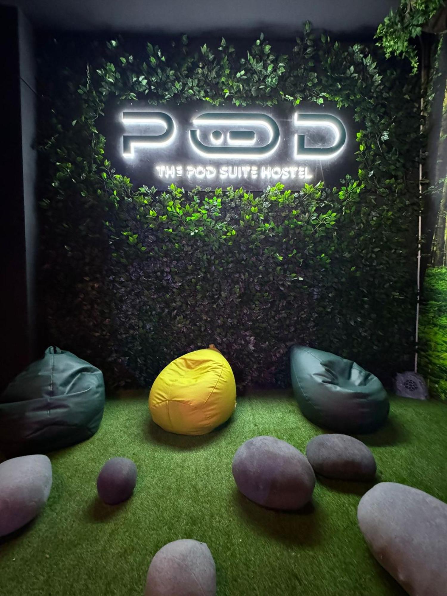 The Pod Suite Hostel Village Valencia Bagian luar foto