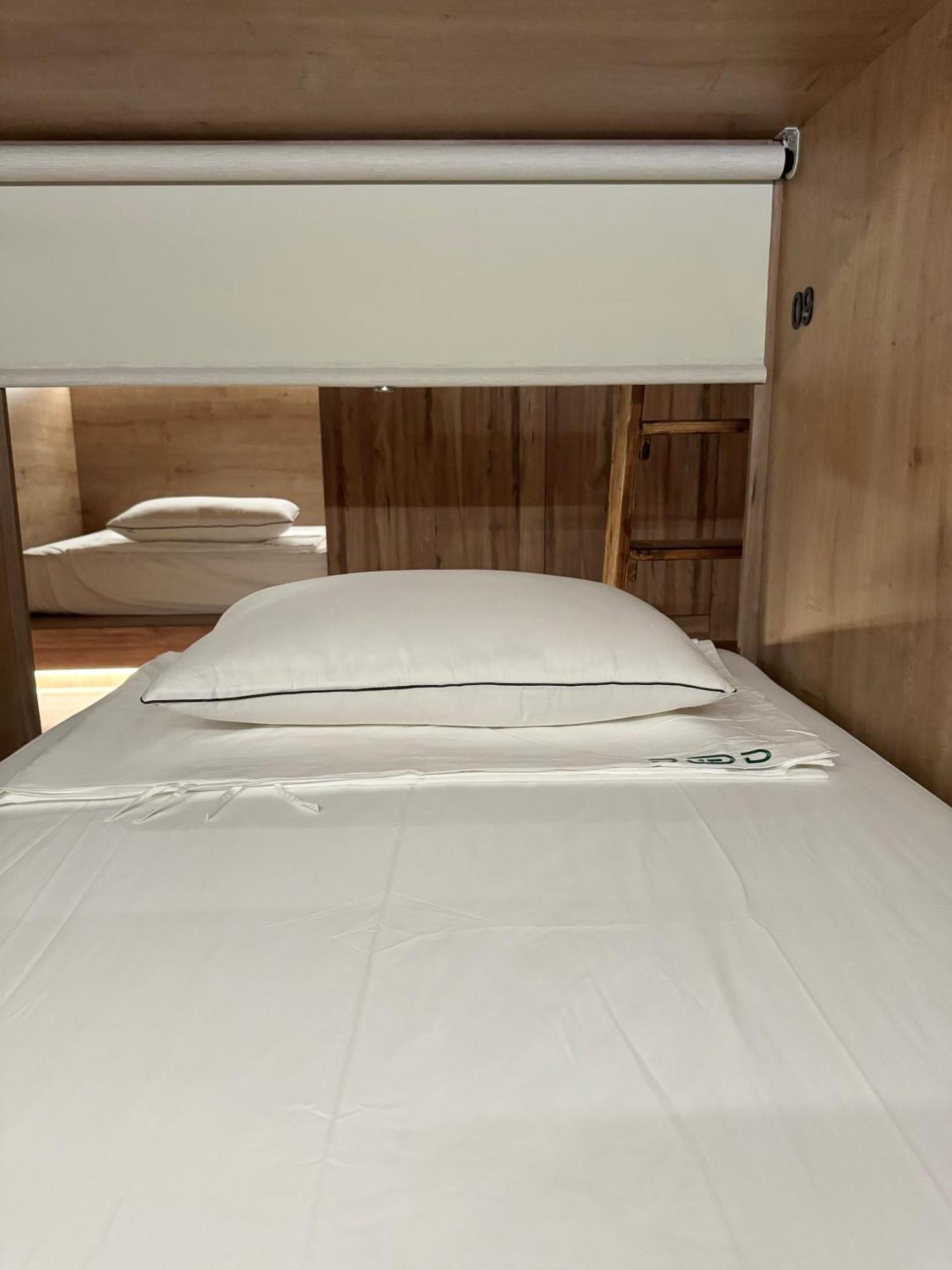 The Pod Suite Hostel Village Valencia Bagian luar foto
