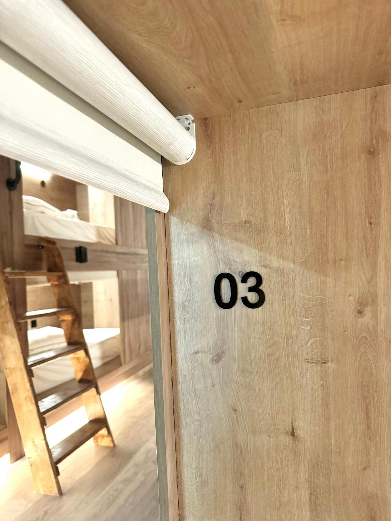The Pod Suite Hostel Village Valencia Bagian luar foto