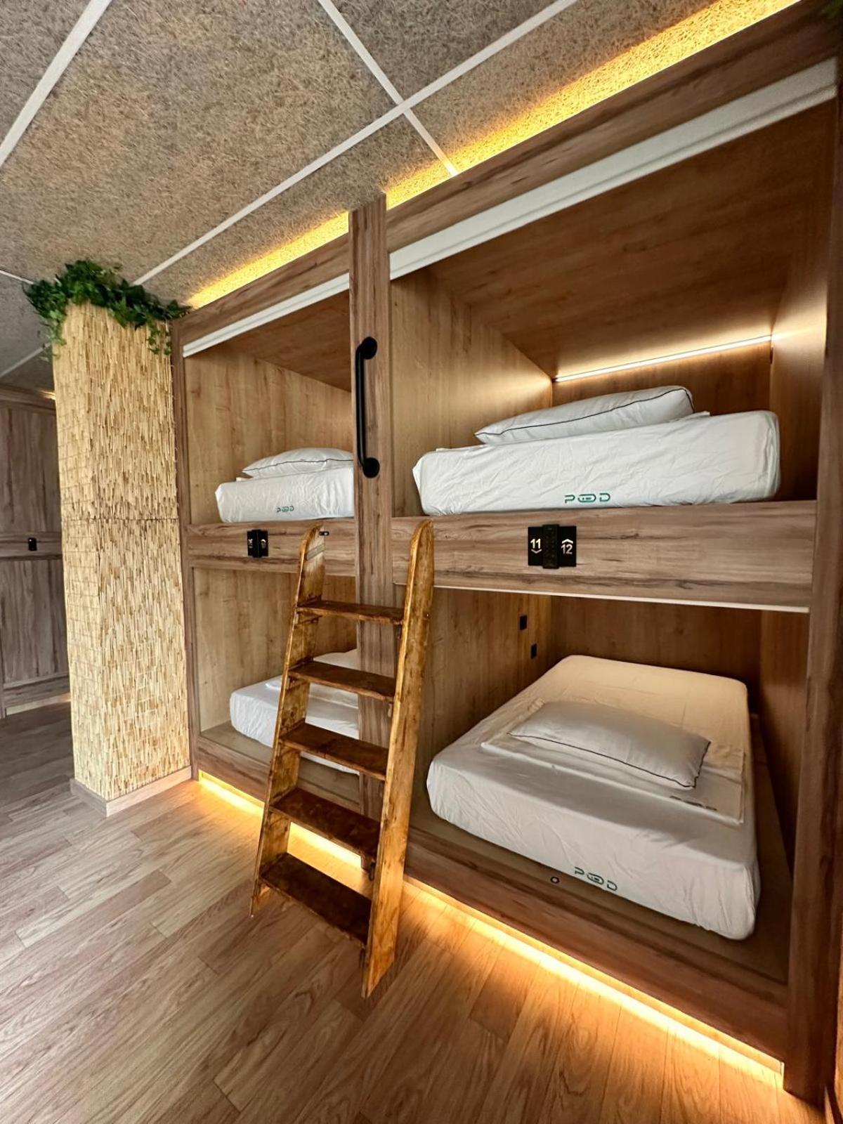 The Pod Suite Hostel Village Valencia Bagian luar foto